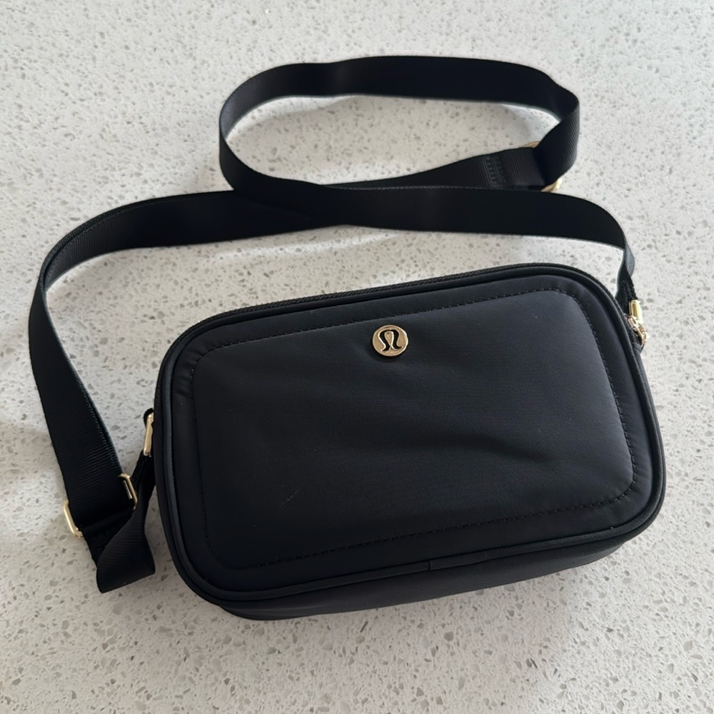NWOT Lululemon Camera Bag